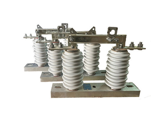 वितरण प्रणालियों में प्रयुक्त बाहरी सीमा भार स्विच के साथ 12kV-36kV उच्च वोल्टेज विद्युत अलगाव एकल चरण
