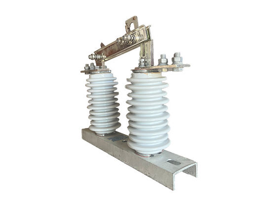 24kV हाई वोल्टेज आइसोलेटर स्विच 700Pa इलेक्ट्रिकल सिस्टम के लिए सिंगल फेज आउटडोर एसी पावर डिस्कनेक्ट स्विच