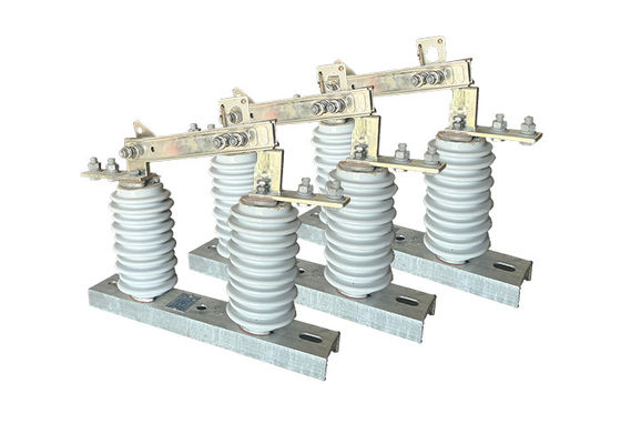 सिरेमिक हाई वोल्टेज आइसोलेटर स्विच 12kV-36kV एसी पावर वर्टिकल ब्रेक स्विच आउटडोर वितरण प्रणाली के लिए